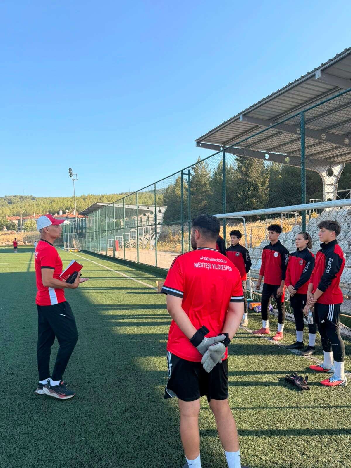 TFF Kaleci Departmanı Teknik Koordinatörü Ömer Alper Boğuşlu, Menteşe'de Genç Kalecilerle Buluştu 1